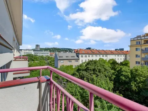 Predaj – 3-izbový byt s dvomi balkónmi na Blumentálskej 12 v Starom Meste